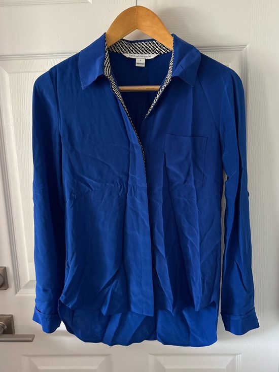 Diane Von Furstenberg Tops - Diane von Furstenberg silk long-sleeve blouse Size 2
